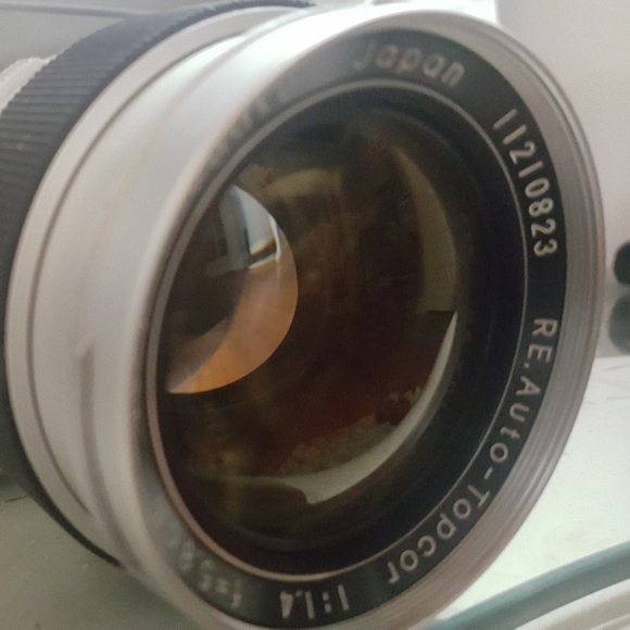 Topcon RE Super Camera & Tokyo Kogaku RE Auto - Topcor 5.8cm F1.4 Lens - Picture 8 of 16